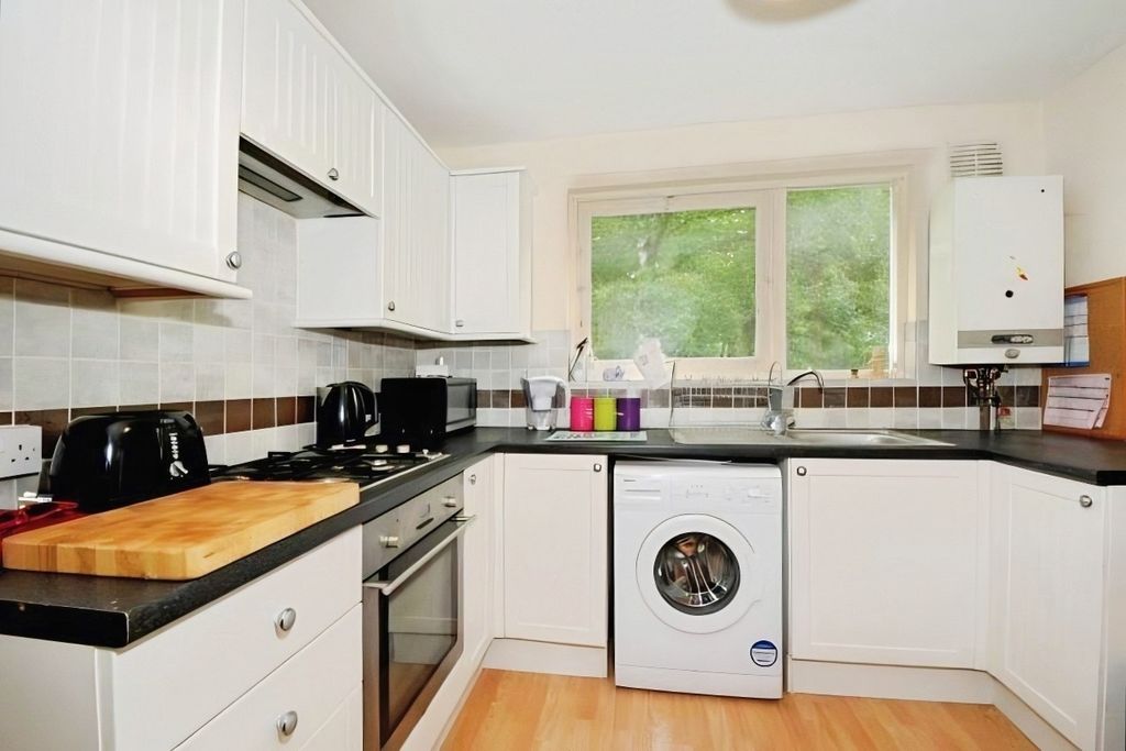 Property photo 3 of 6 Kitchen
