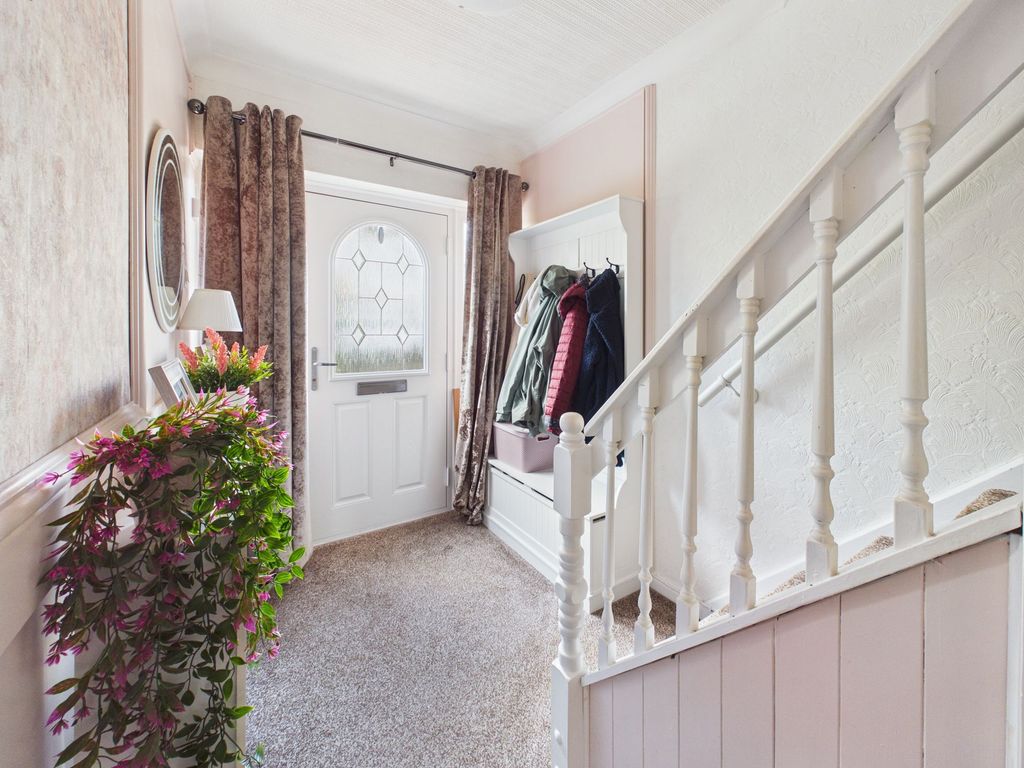 Property photo 2 of 18 Hallway