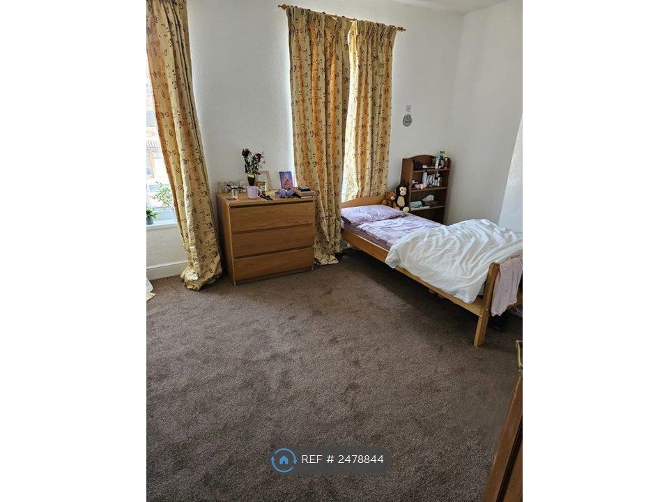 Property photo 3 of 9 Bedroom 1