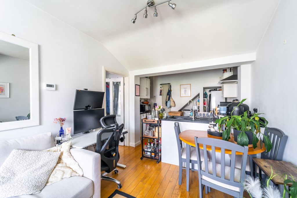 Property photo 2 of 8 Mba00927-Edit