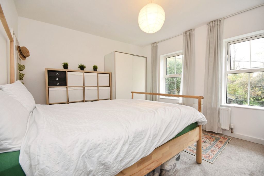 Property photo 2 of 18 Bedroom One