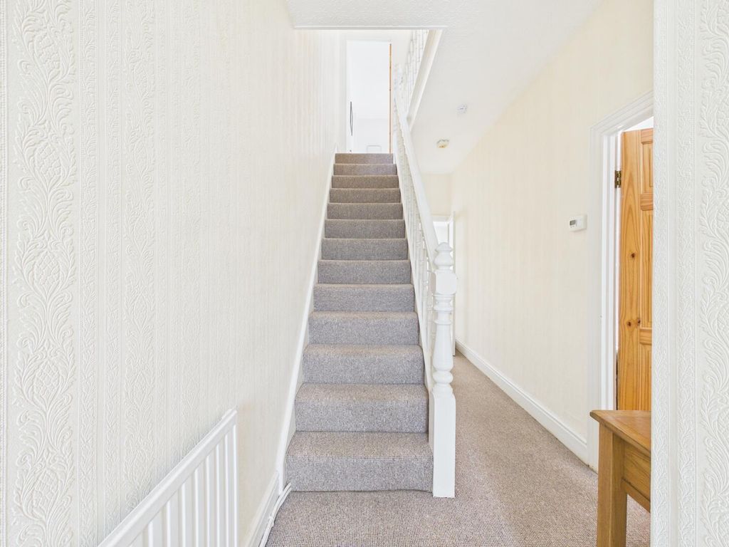 Property photo 2 of 16 Hallway