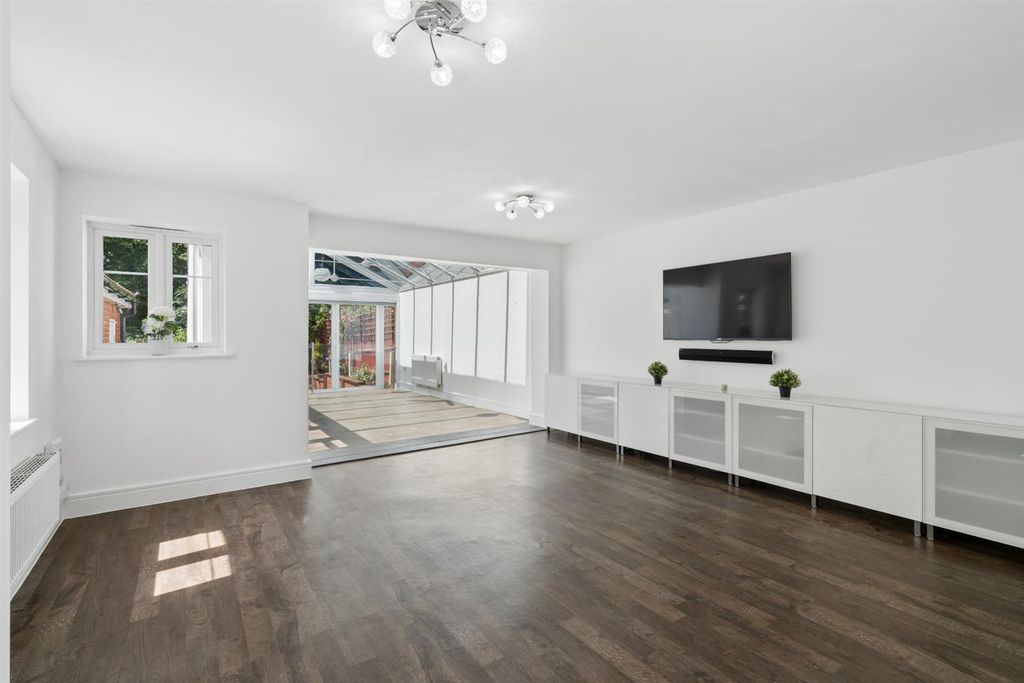 Property photo 2 of 19