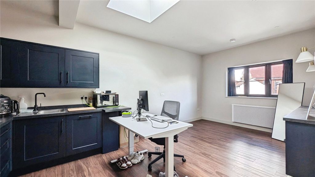 Property photo 2 of 10 Kitchen/Reception