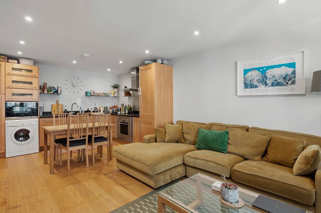 Property photo 3 of 17 Open Plan