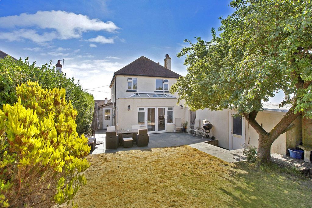 Property photo 3 of 17 Photo 3