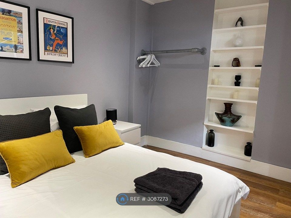 Property photo 3 of 14 Main Bedroom