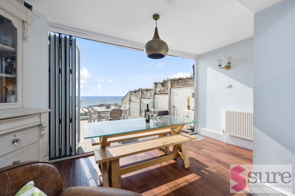 Property photo 2 of 38 Roedean Terrace, 2-002