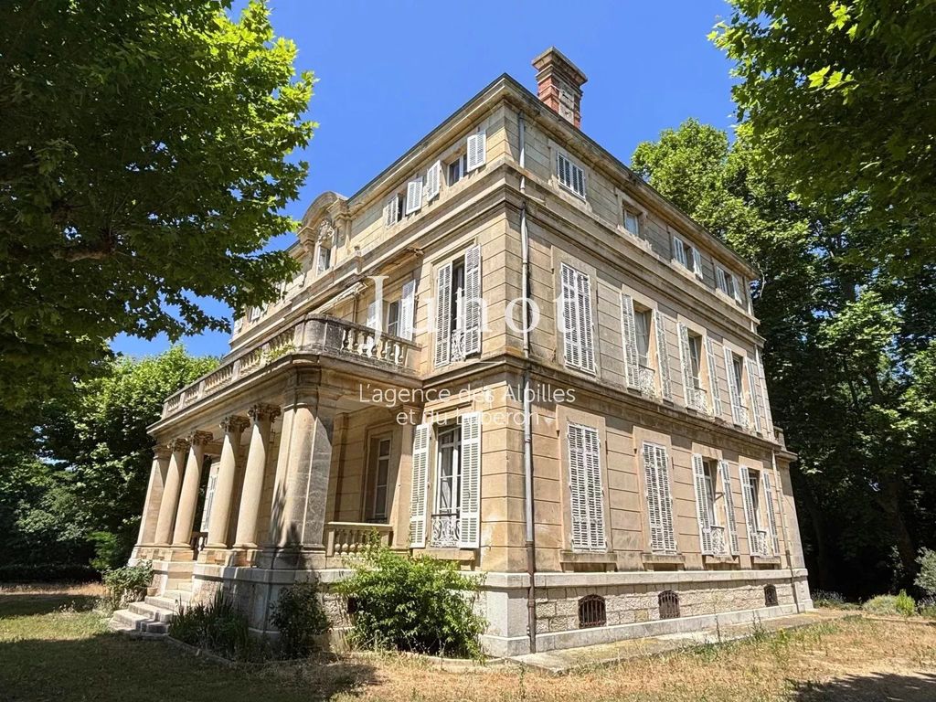 Property photo 1 of 8 Château In Provence