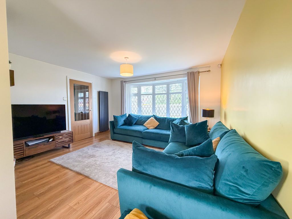 Property photo 2 of 19 Lounge