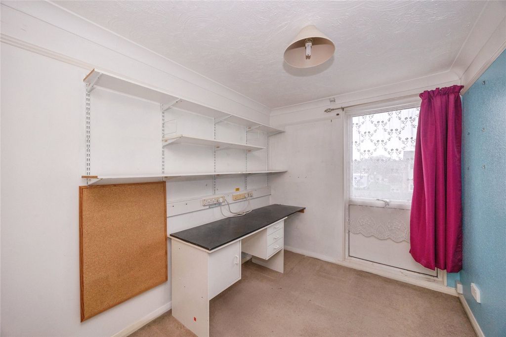 Property photo 3 of 19 Picture No. 02