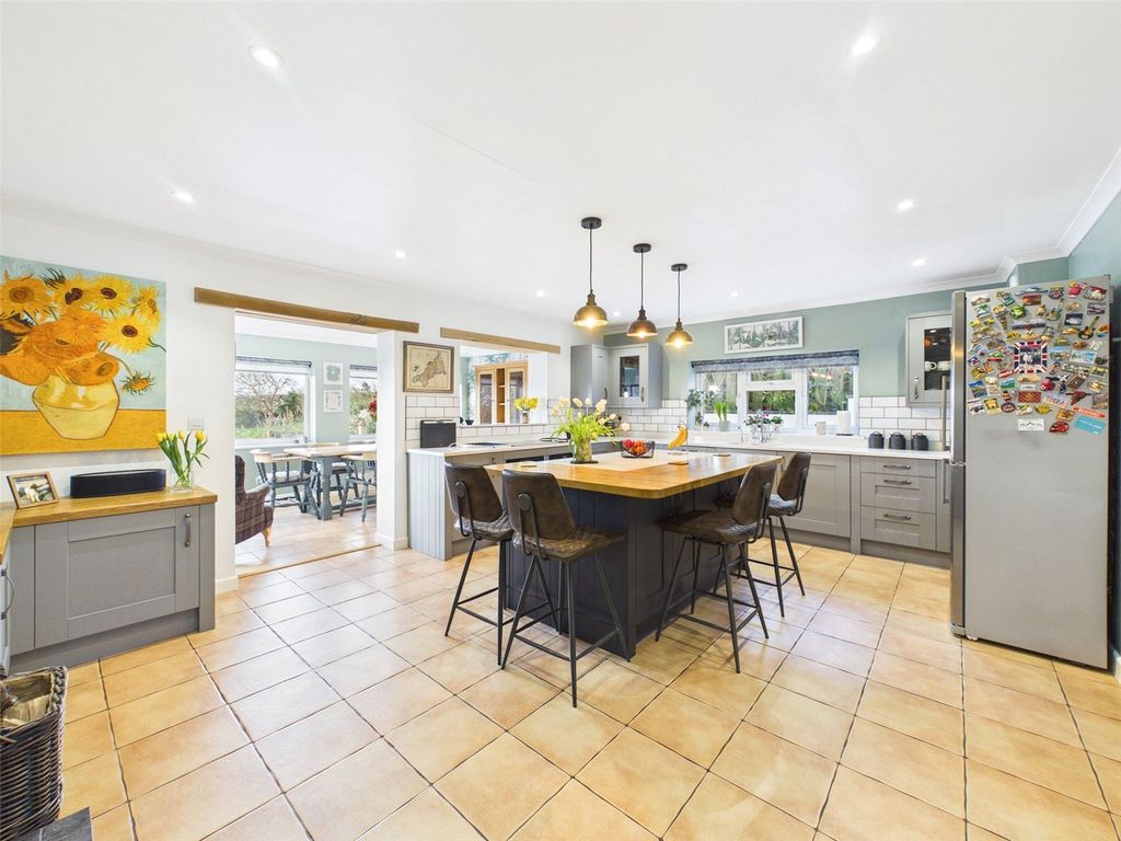 Property photo 2 of 23 Kitchen/Breakfast