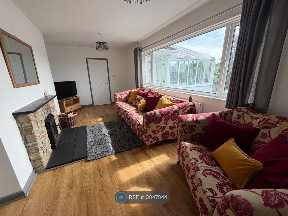 Property photo 3 of 10 Lounge