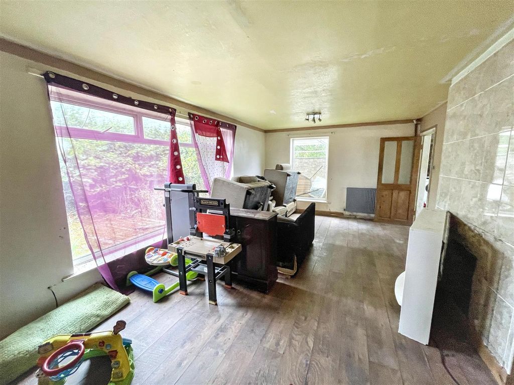 Property photo 3 of 9 20260817173304_20260817-Interior-11-D49Mwu0Bptqwex