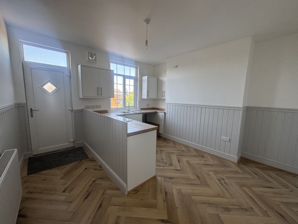 Property photo 3 of 9 Kitchen/Dining