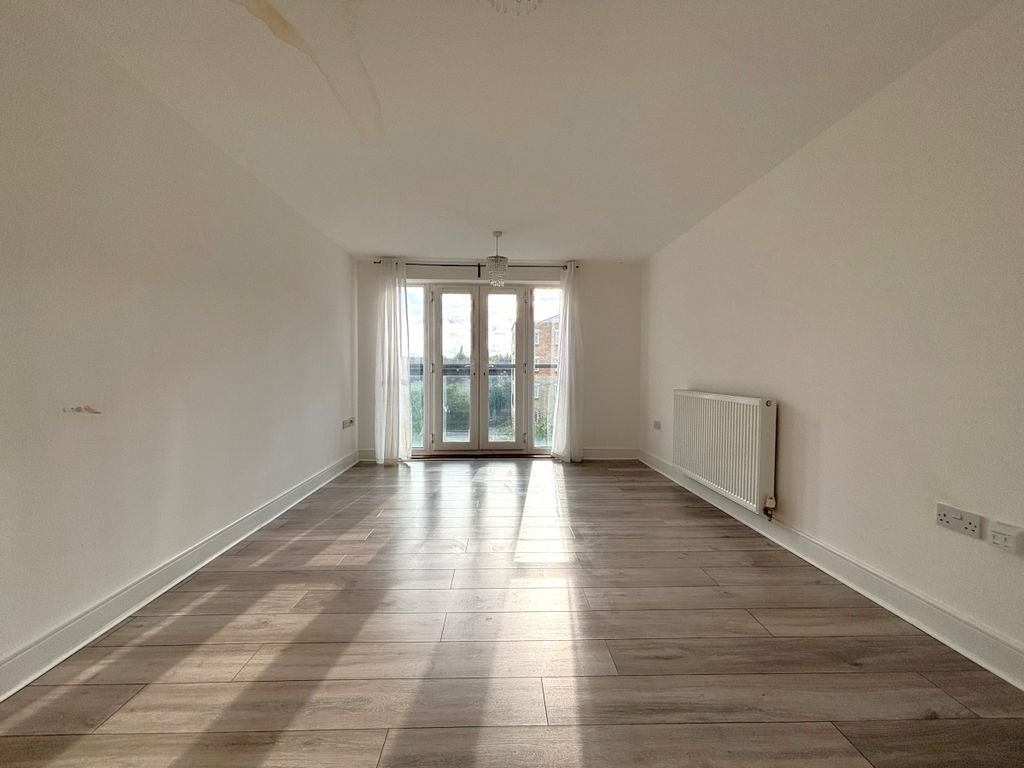Property photo 2 of 9 Lounge
