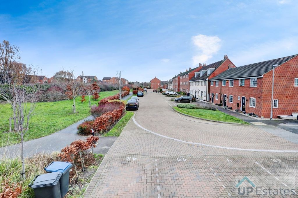 Property photo 2 of 13 Front Outlook