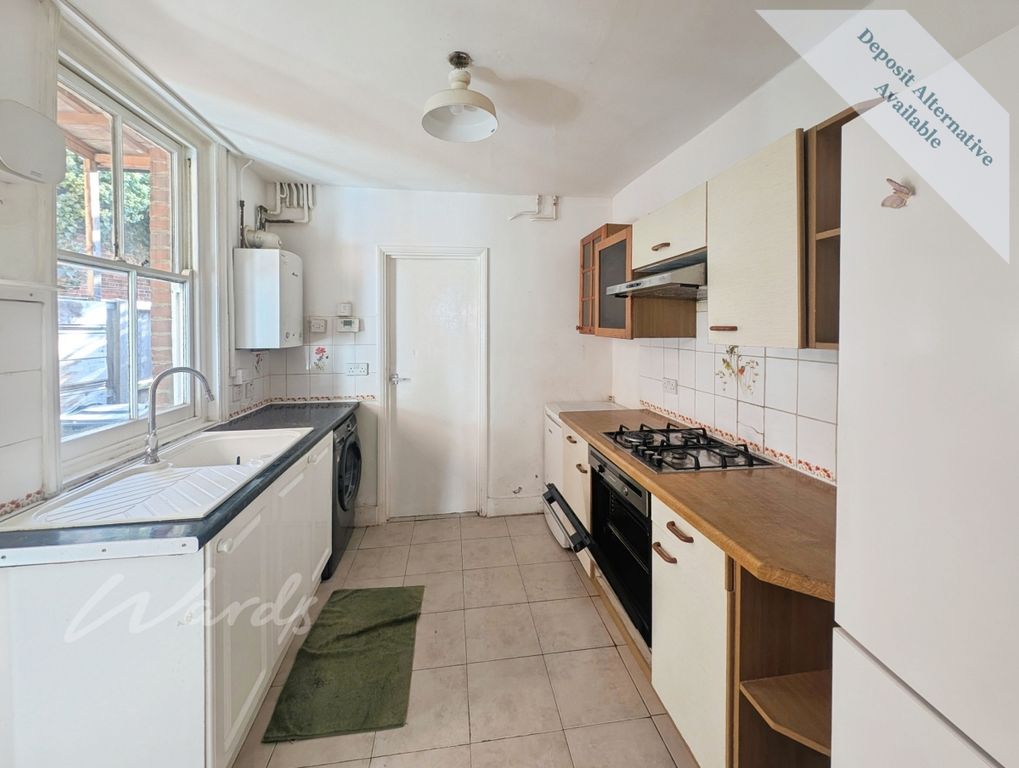 Property photo 3 of 11 Kitchen