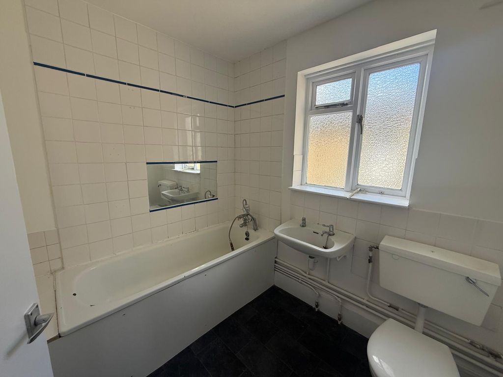 Property photo 1 of 3