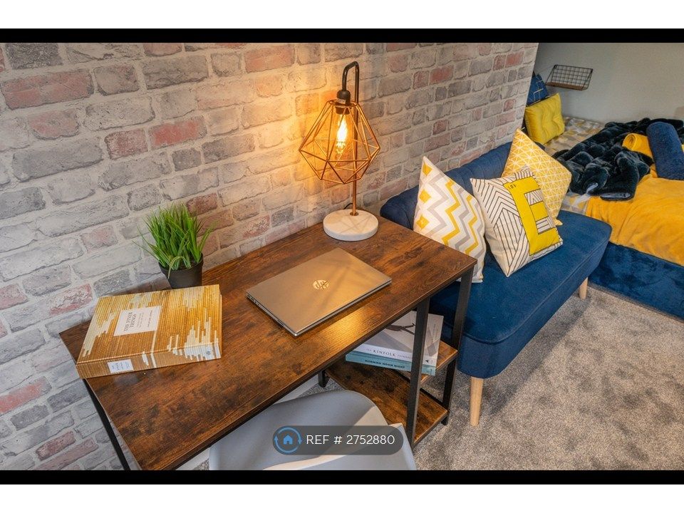 Property photo 3 of 14 Workstation