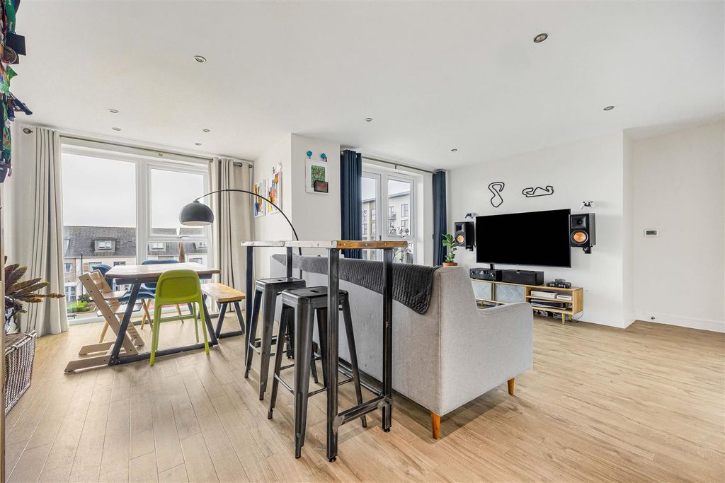 Property photo 3 of 18 Dining/Living Room