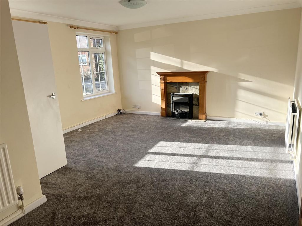 Property photo 3 of 10 Lounge.Jpg