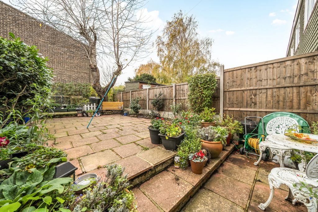 Property photo 2 of 20 Garden