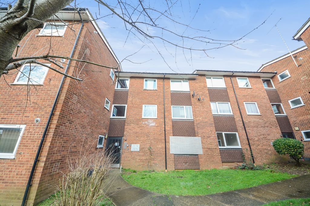 Property photo 1 of 11 Flat 2, Anvil Court, Marsh Road, Luton, Lu3 2Rb