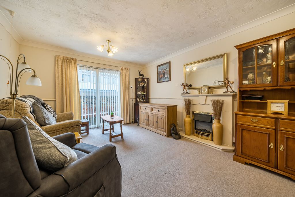 Property photo 2 of 22 Living / Dining Room