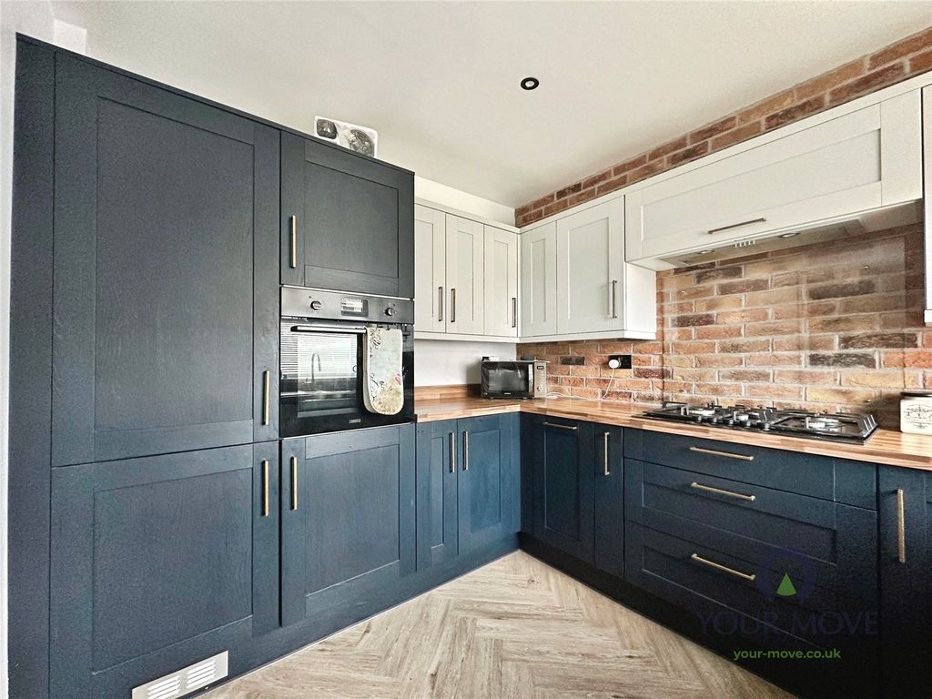 Property photo 2 of 19 Kitchen