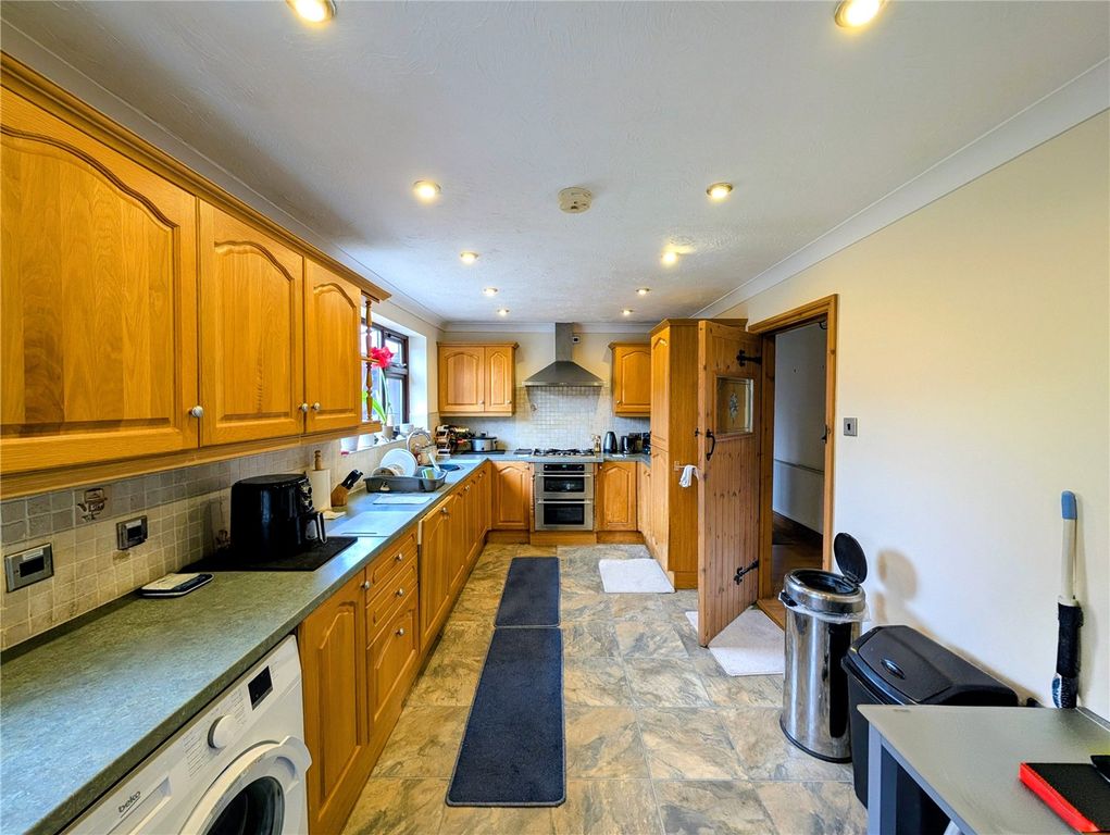 Property photo 3 of 19 Picture No. 06