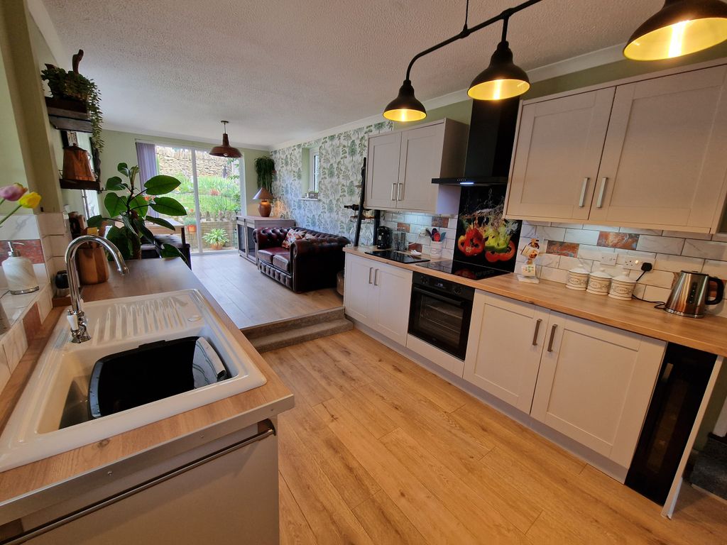 Property photo 2 of 27 Kitchen/Dining Room