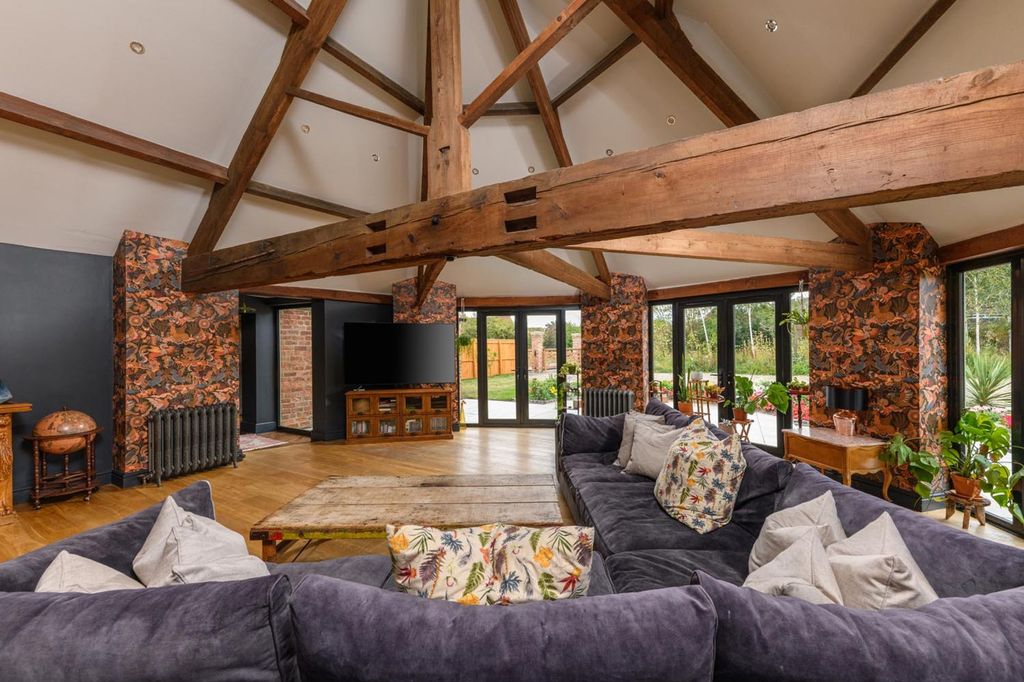 Property photo 2 of 22