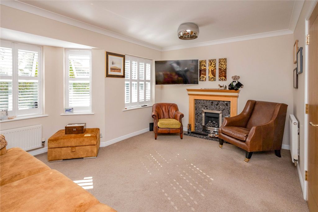 Property photo 3 of 32 Picture No. 16