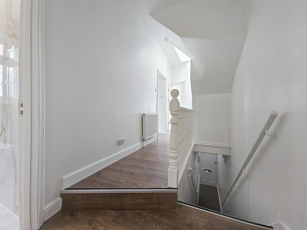 Property photo 2 of 8 2