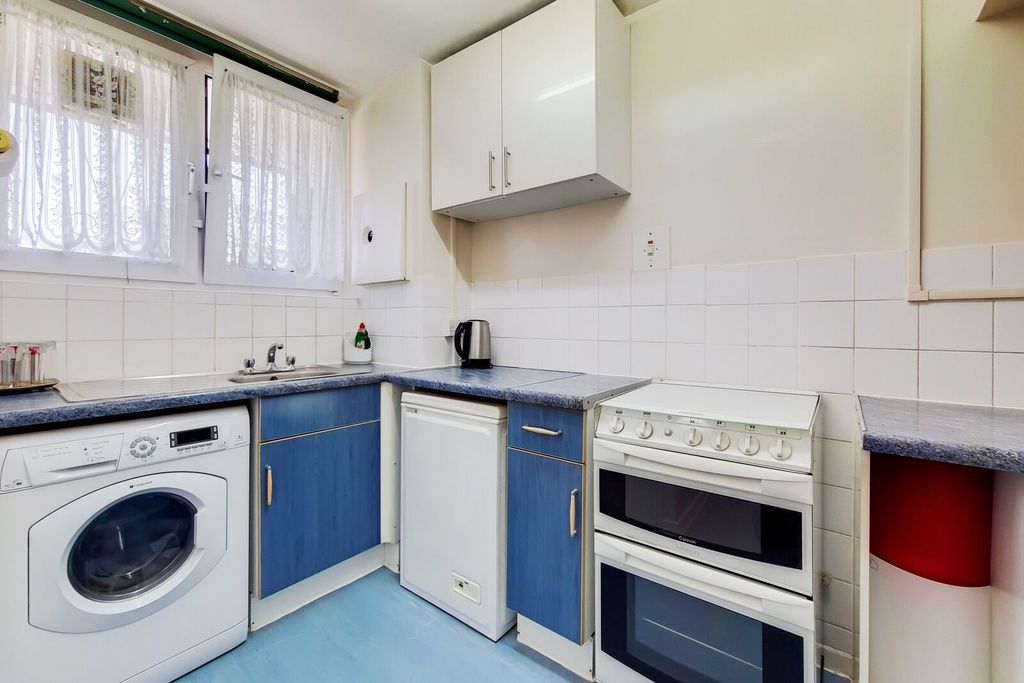 Property photo 2 of 11