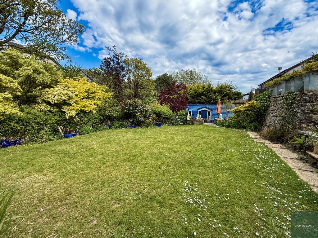 Property photo 2 of 27