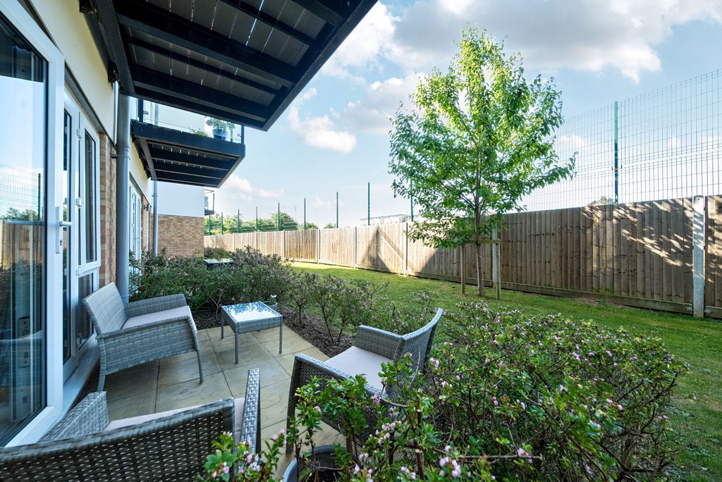 Property photo 3 of 10 1301213-6-683970d...