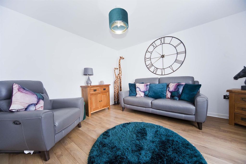 Property photo 3 of 27