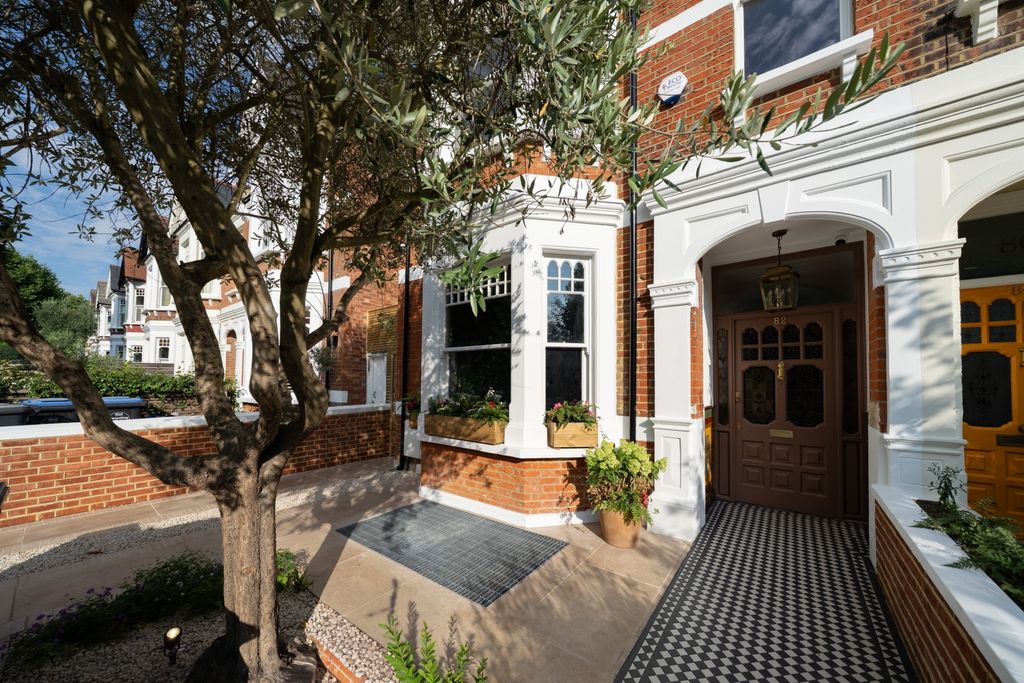 Property photo 3 of 38