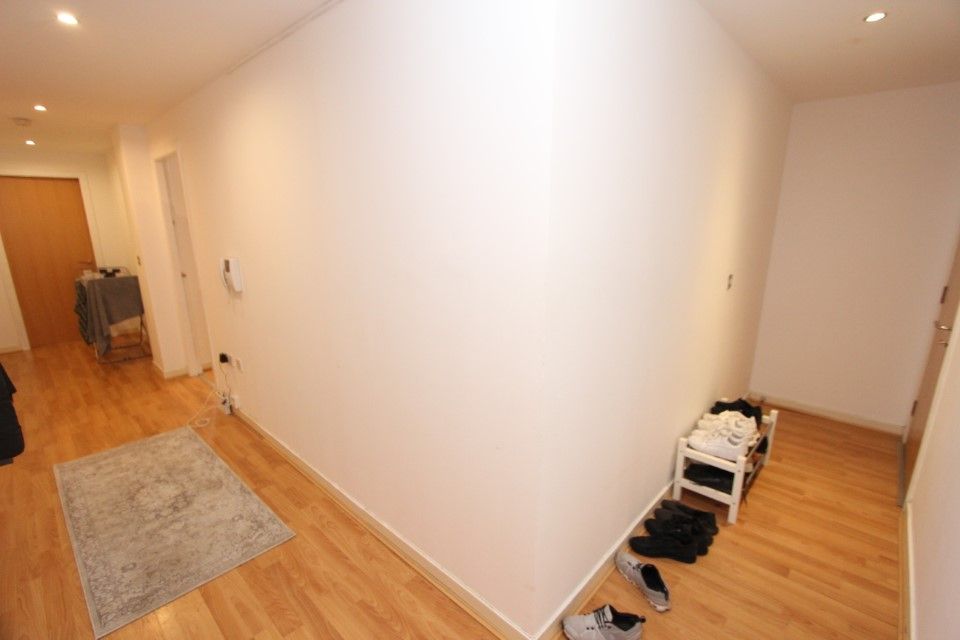 Property photo 3 of 14 Hall