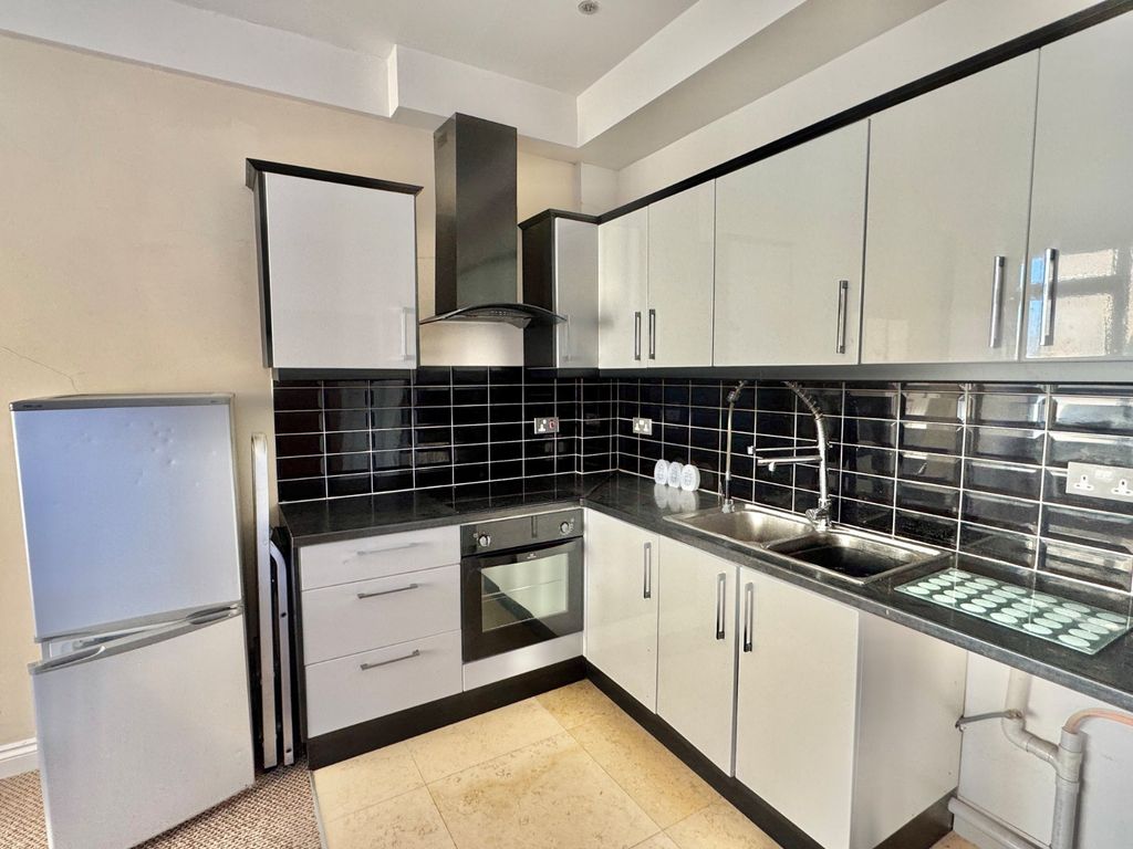 Property photo 3 of 9 Kitchen