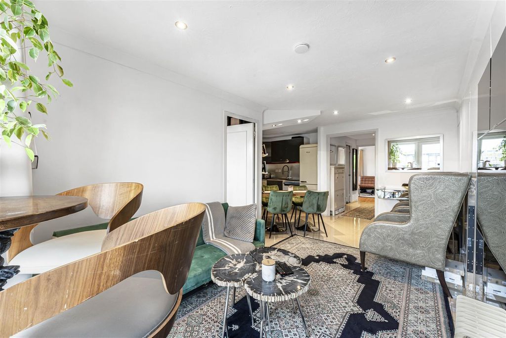 Property photo 3 of 16 Falcon Way.Jpg