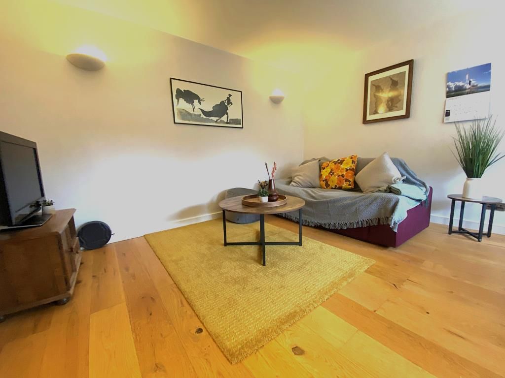 Property photo 3 of 10 Lounge Area