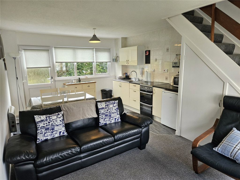 Property photo 2 of 12 Picture No. 18