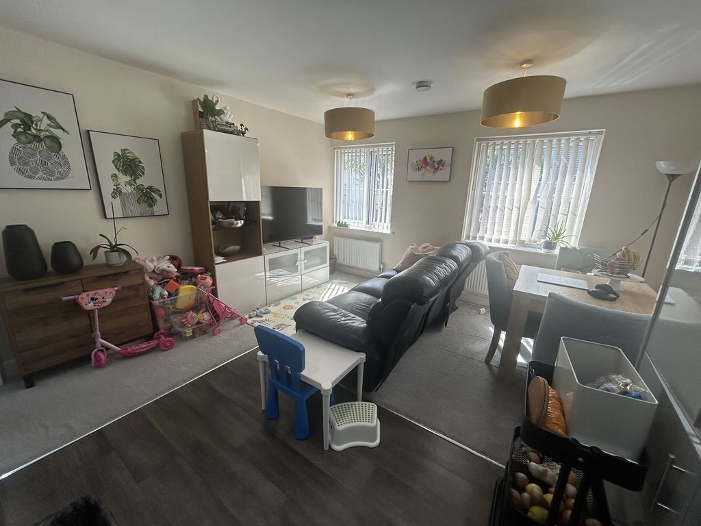 Property photo 2 of 10 Ik03947420260522-Interior-4-Uxjfsxae3Ivixfi4.Jpg