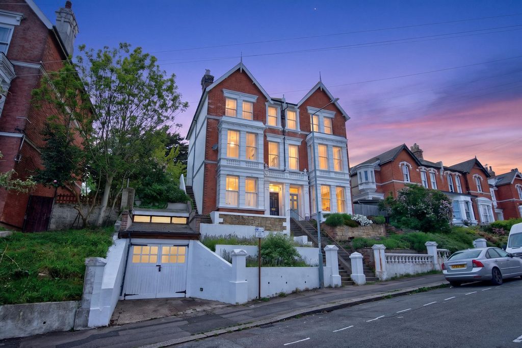 Property photo 1 of 50