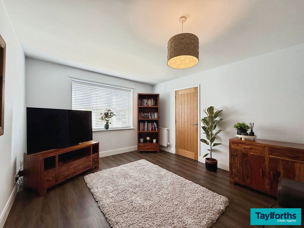 Property photo 2 of 28