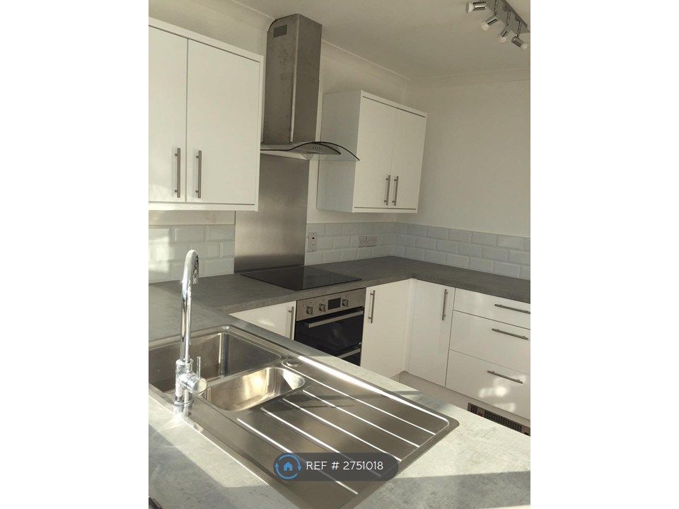 Property photo 2 of 12 Kitchen