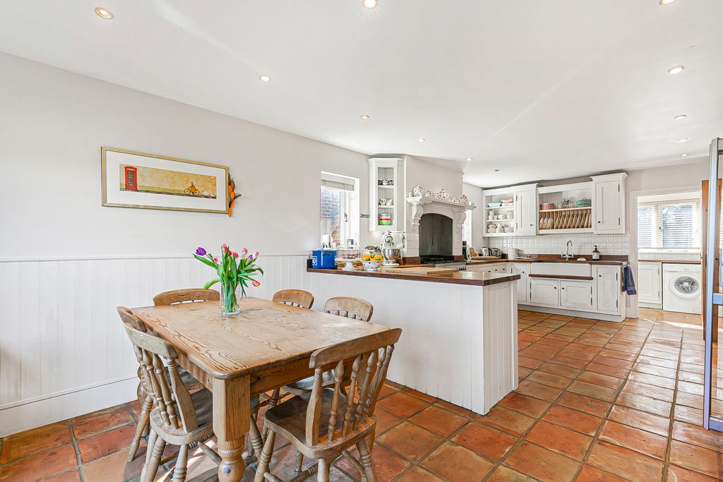 Property photo 3 of 24 Kitchen/Breakfast Room
